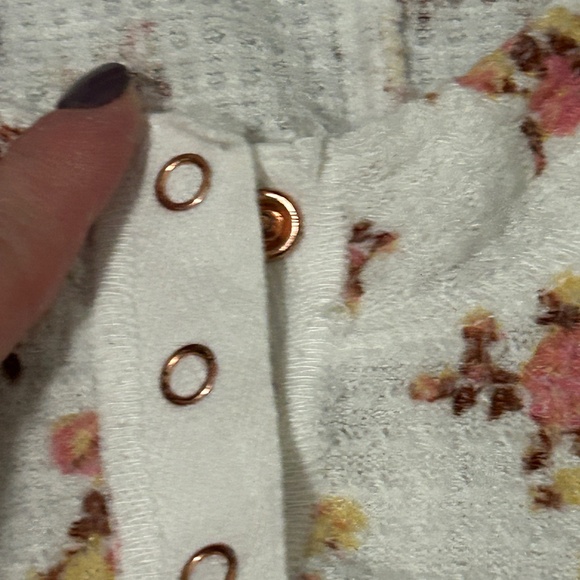 Women's Free People Cream Floral Thermal Shirt - MEDIIUM - Picture 4 of 10